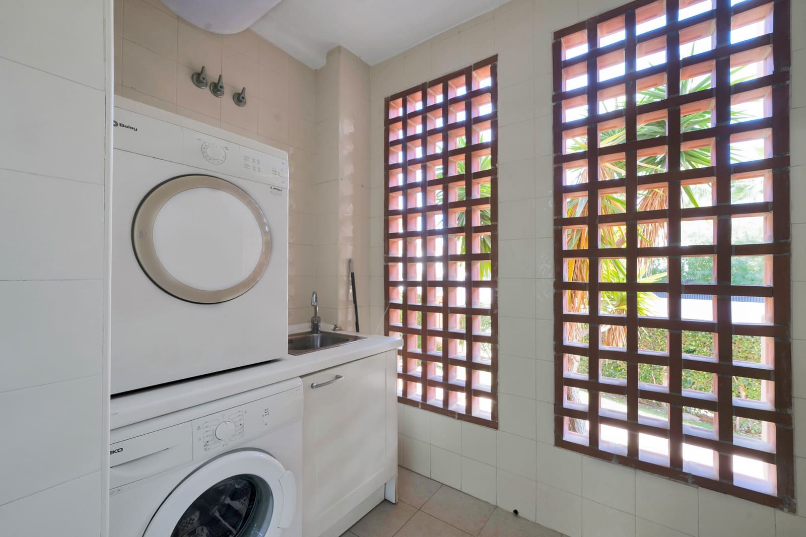 2 bedroom Apartment for sale in Guadalmina with pool garage - € 550,000 (Ref: 9387754)