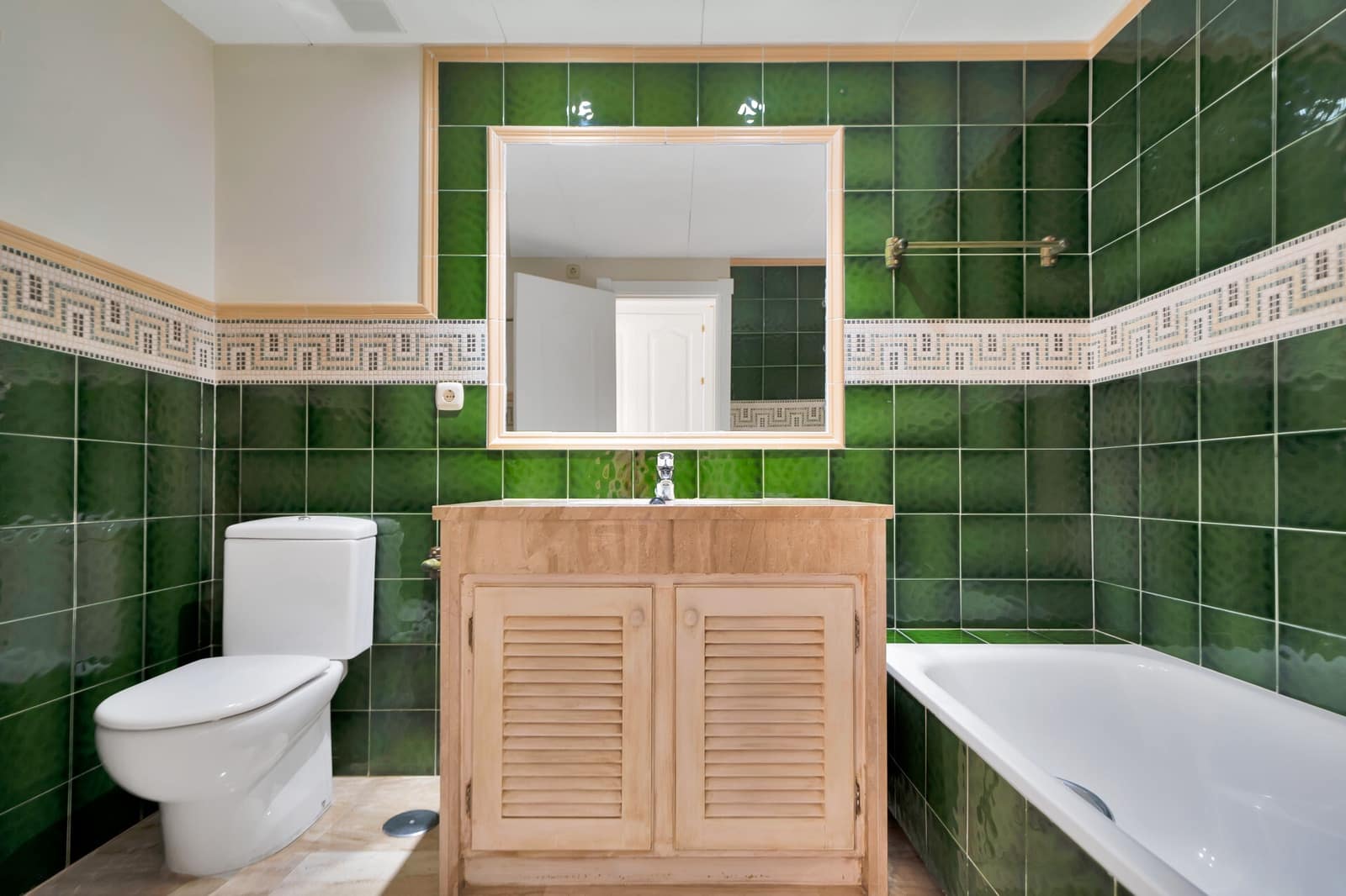 2 bedroom Apartment for sale in Guadalmina with pool garage - € 550,000 (Ref: 9387754)