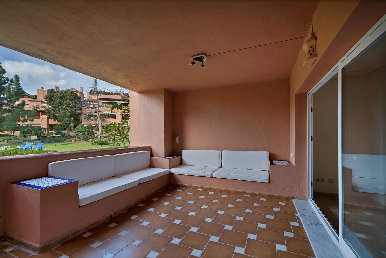 2 bedroom Apartment for sale in Guadalmina with pool garage - € 550,000 (Ref: 9387754)