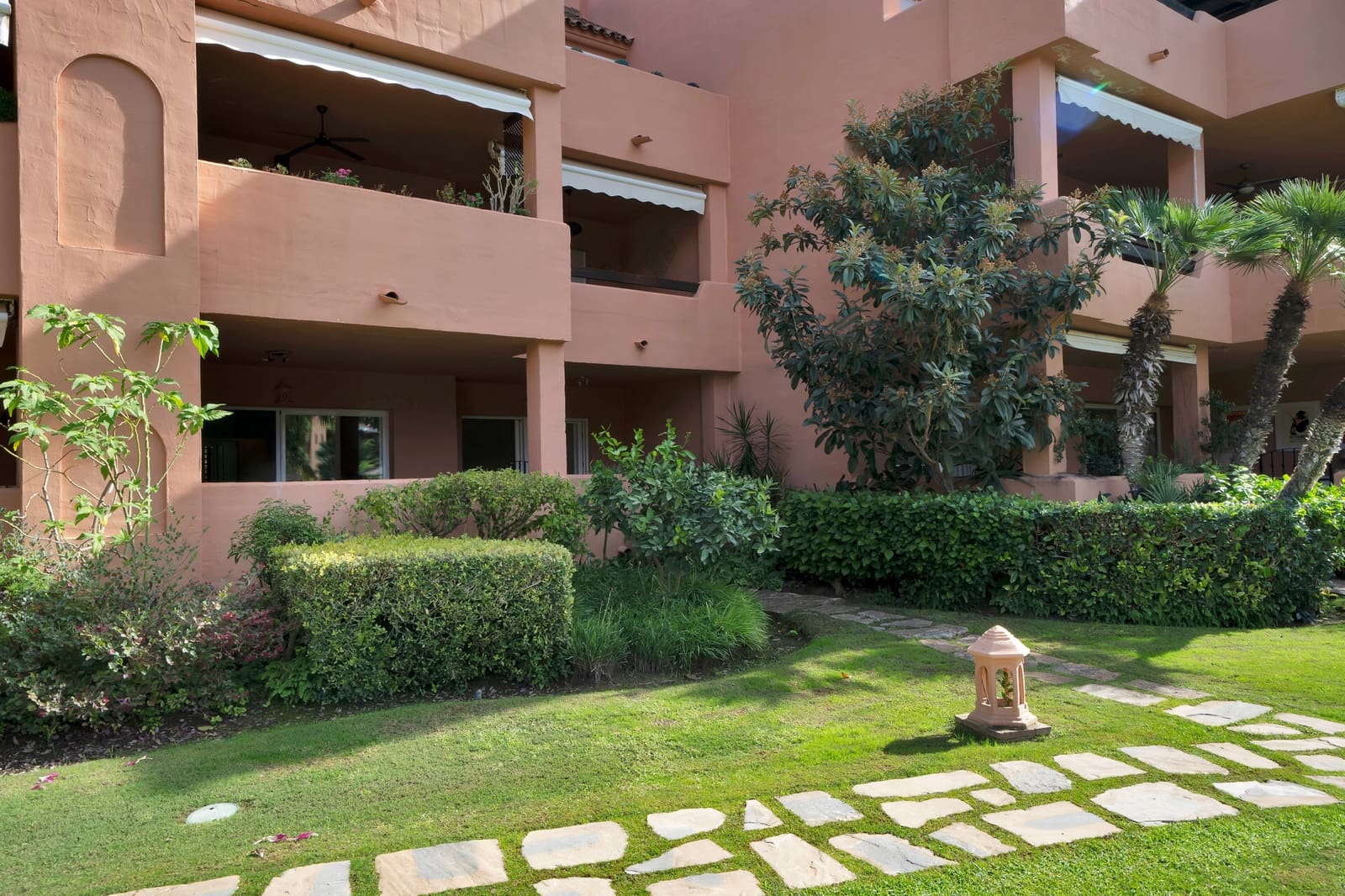 2 bedroom Apartment for sale in Guadalmina with pool garage - € 550,000 (Ref: 9387754)