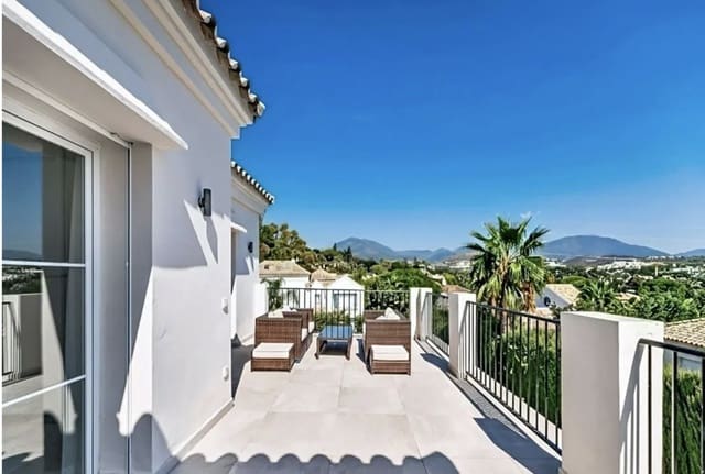 5 sovrum Villa till salu i Nueva Andalucia, Marbella med pool garage - 1 790 000 € (Ref: 9387758)