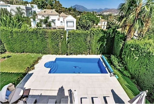 5 sovrum Villa till salu i Nueva Andalucia, Marbella med pool garage - 1 790 000 € (Ref: 9387758)