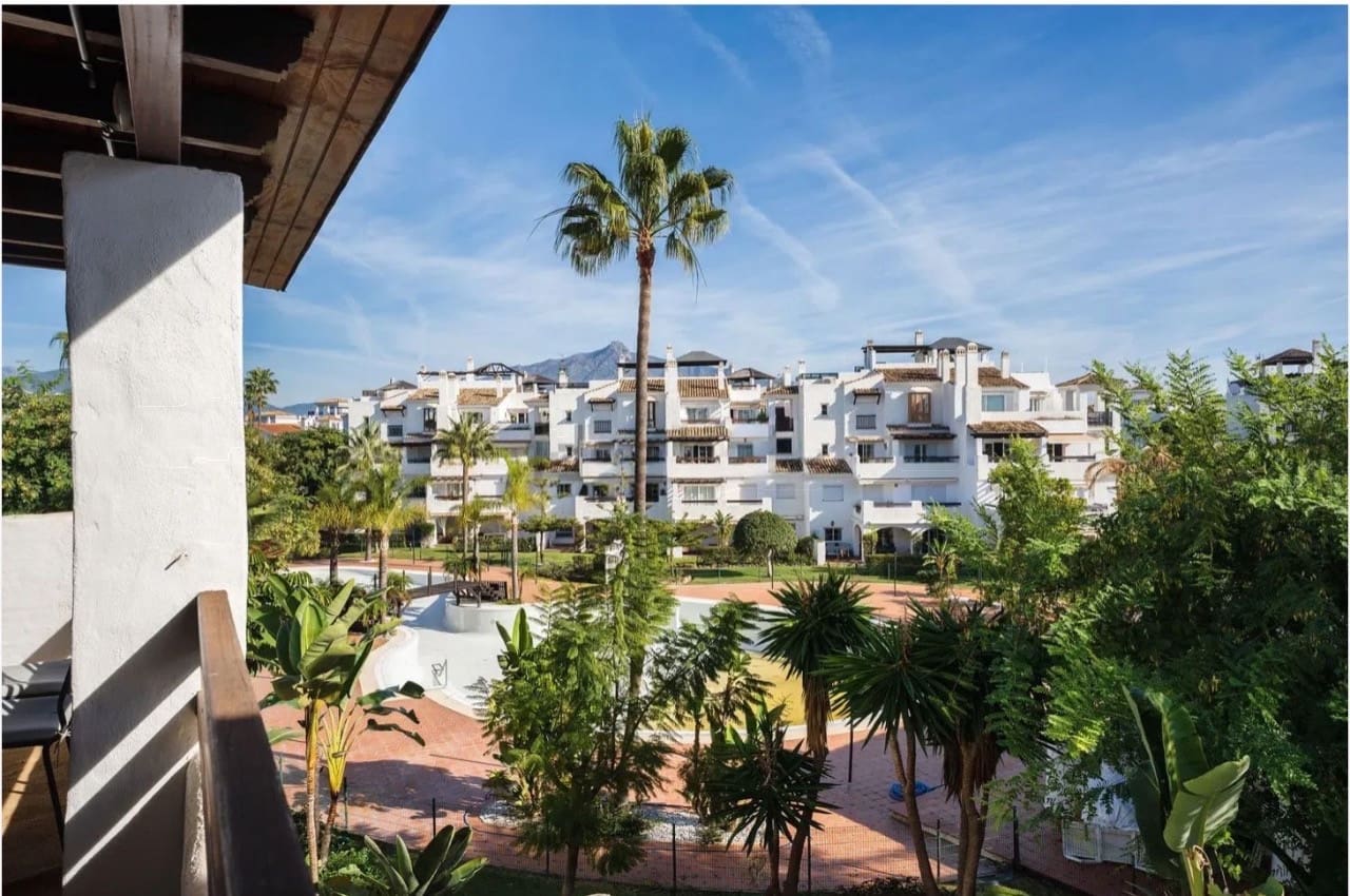 2 Zimmer Apartment zu verkaufen in San Pedro de Alcantara mit Pool Garage - 825.000 € (Ref: 9390846)