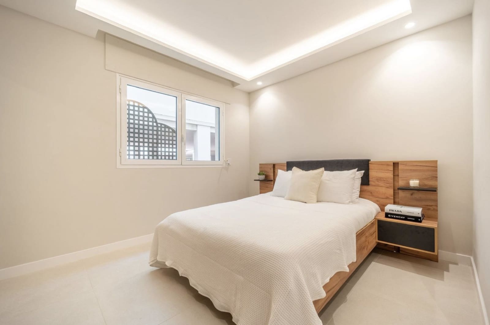 3 bedroom Apartment for sale in Nueva Andalucia with pool garage - € 795,000 (Ref: 9390849)