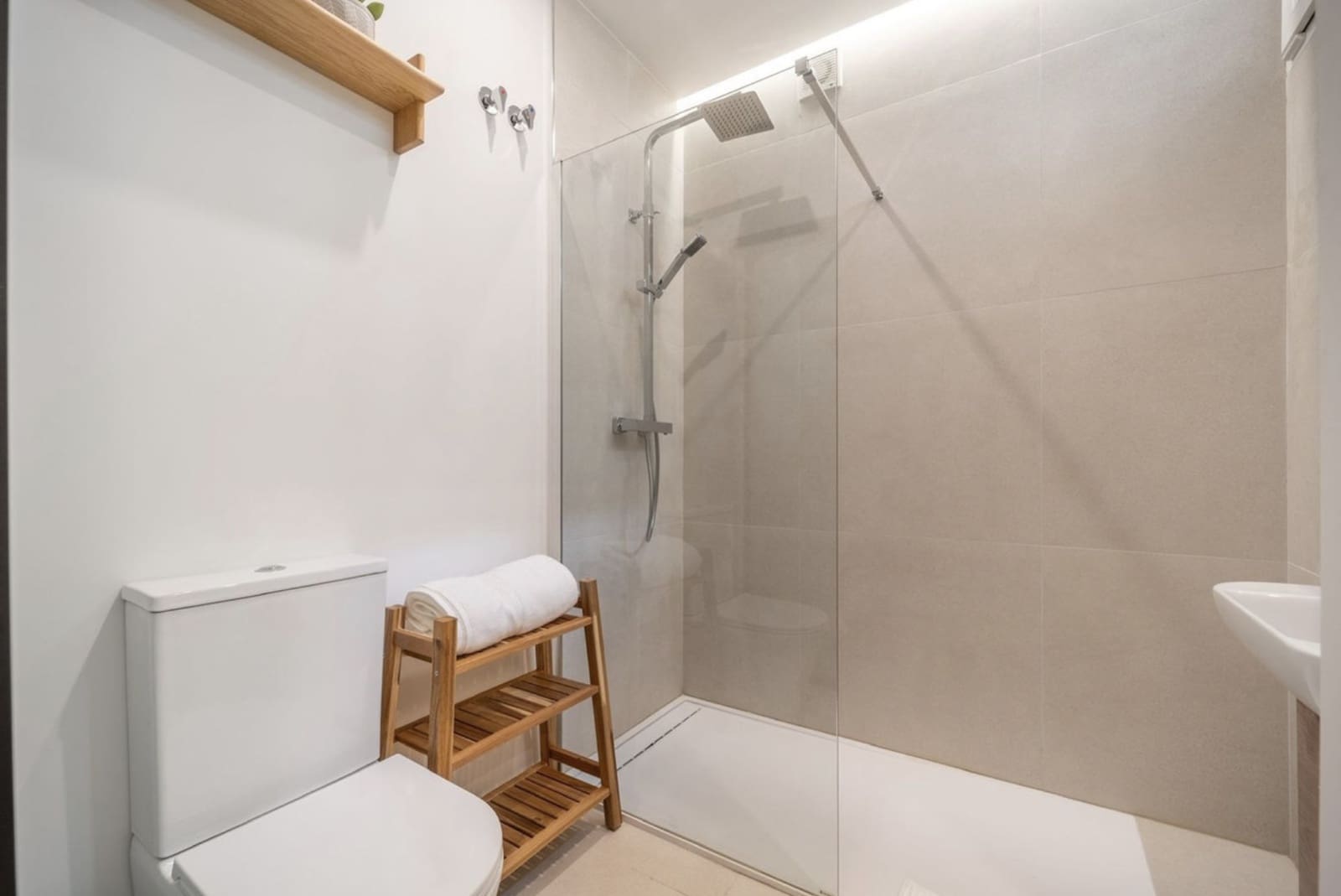 3 bedroom Apartment for sale in Nueva Andalucia with pool garage - € 795,000 (Ref: 9390849)