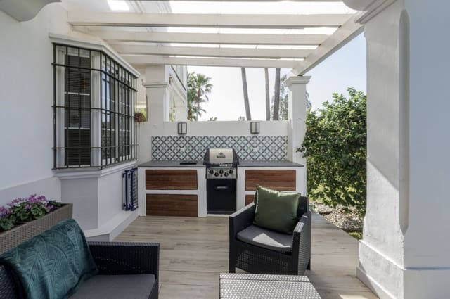 4 sovrum Semi-fristående Villa till salu i Guadalmina Alta, Marbella med pool garage - 920 000 € (Ref: 9393926)