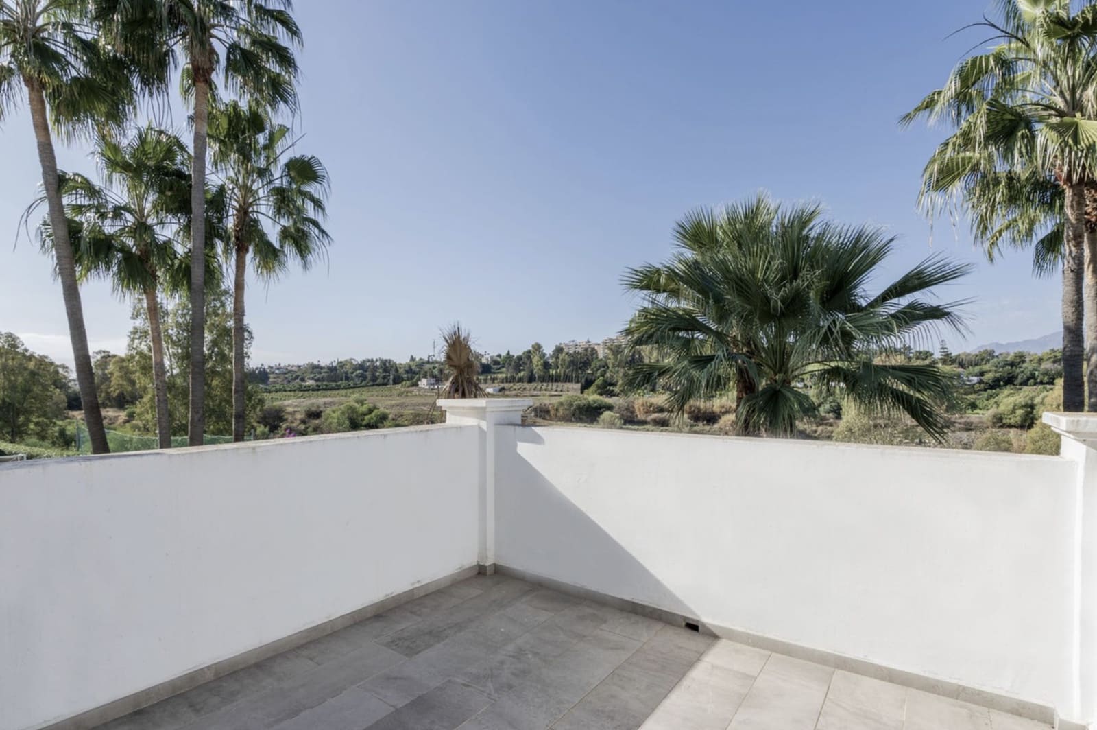 Pareado de 4 habitaciones en Guadalmina en venta con piscina garaje - 920.000 € (Ref: 9393926)