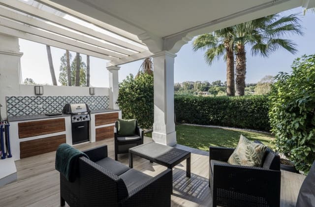 4 sovrum Semi-fristående Villa till salu i Guadalmina Alta, Marbella med pool garage - 920 000 € (Ref: 9393926)
