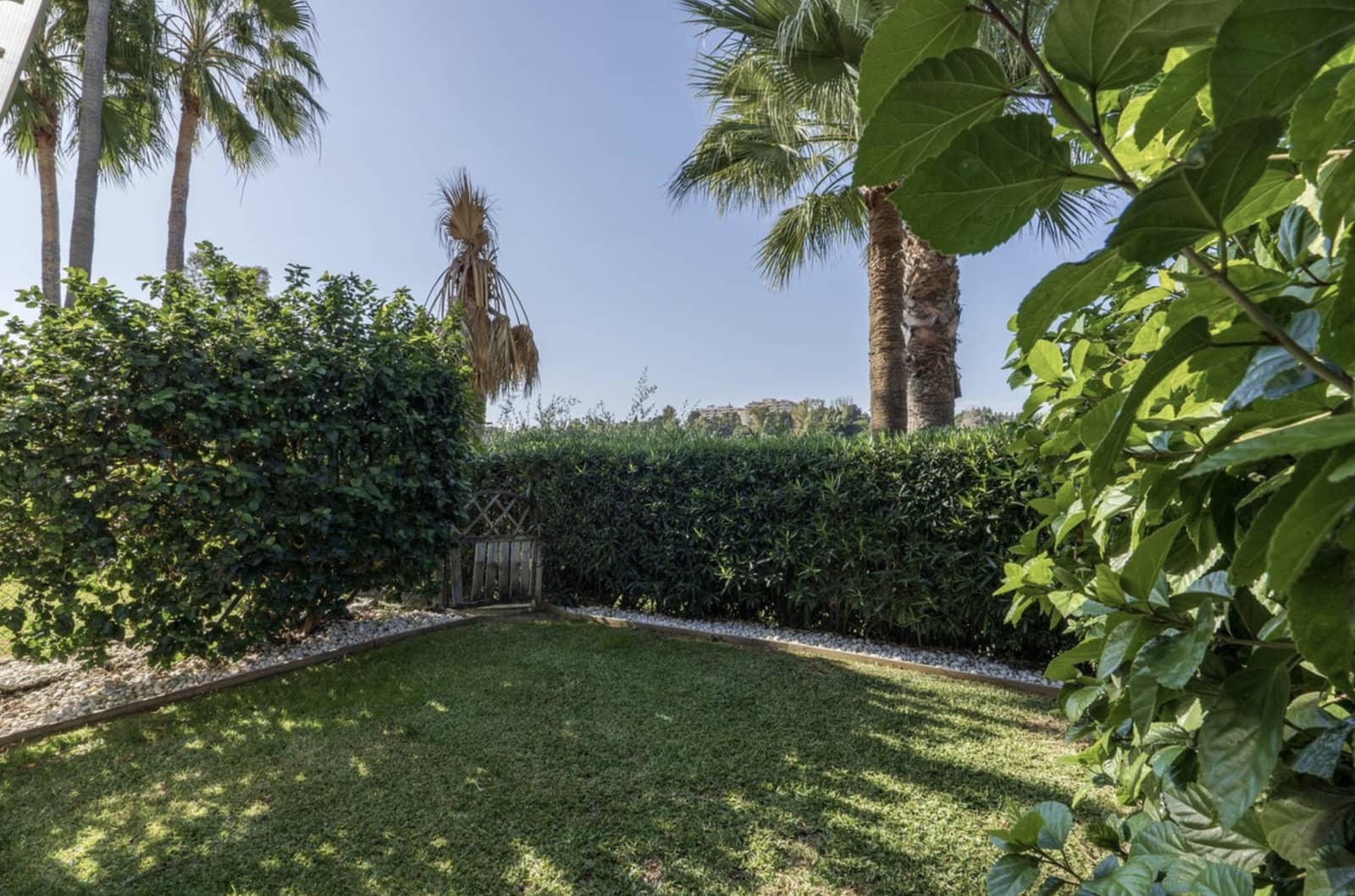 Pareado de 4 habitaciones en Guadalmina en venta con piscina garaje - 920.000 € (Ref: 9393926)