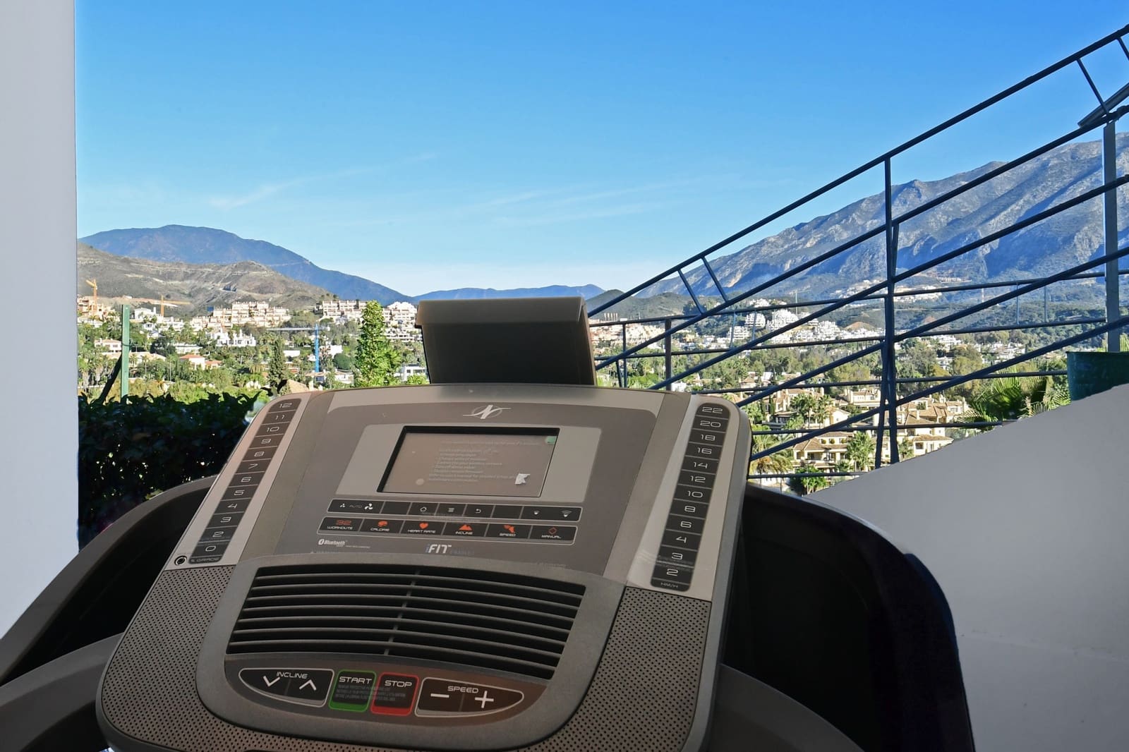 7 soveværelse Villa til salg i Nueva Andalucia med swimmingpool garage - € 4.400.000 (Ref: 9395872)