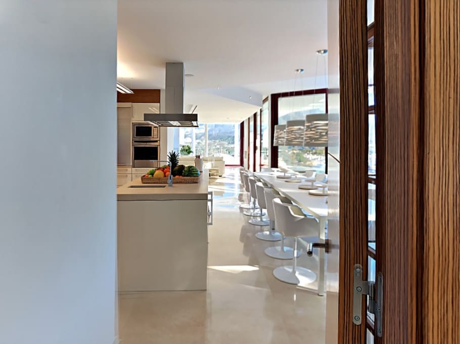 7 bedroom Villa for sale in Nueva Andalucia with pool garage - € 4,400,000 (Ref: 9395872)