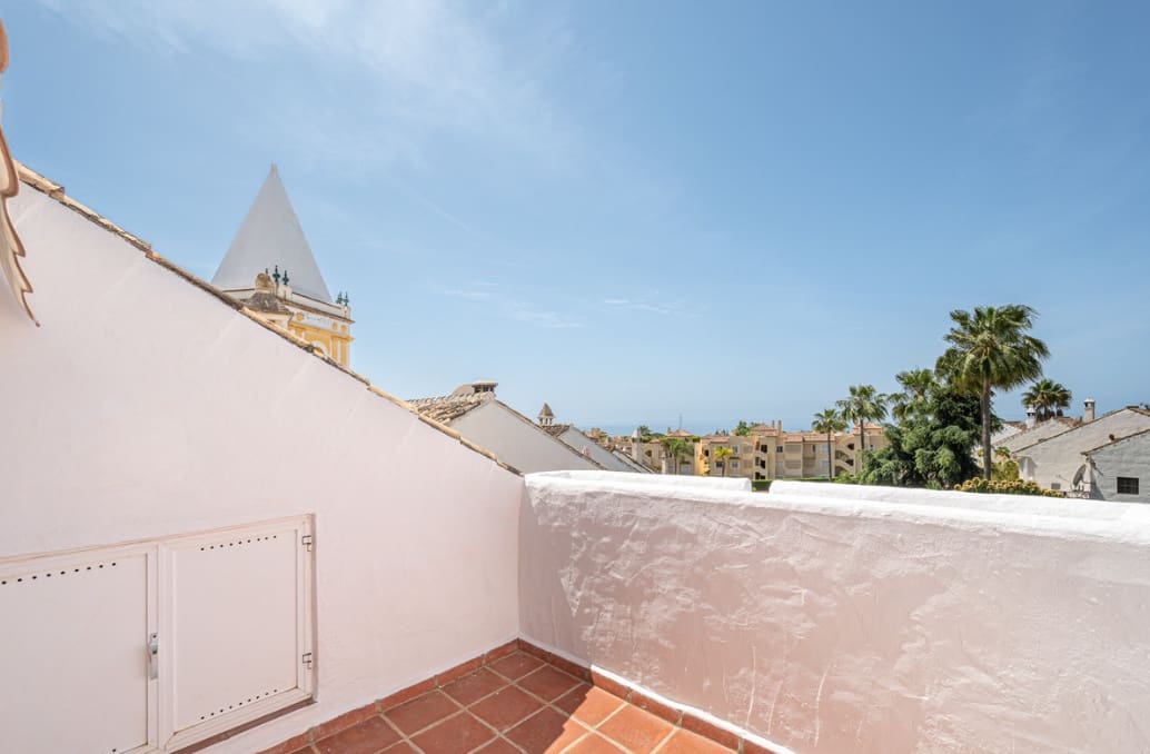 3 bedroom Townhouse for sale in Golden Mile with pool garage - € 680,000 (Ref: 9395874)
