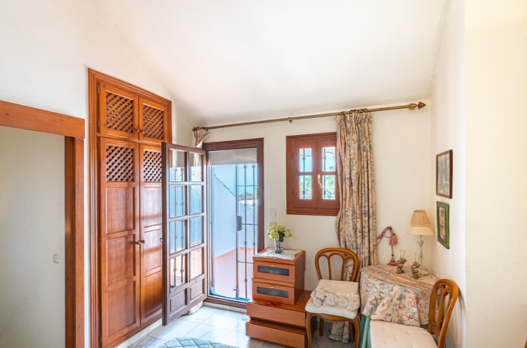 3 bedroom Townhouse for sale in Golden Mile with pool garage - € 680,000 (Ref: 9395874)