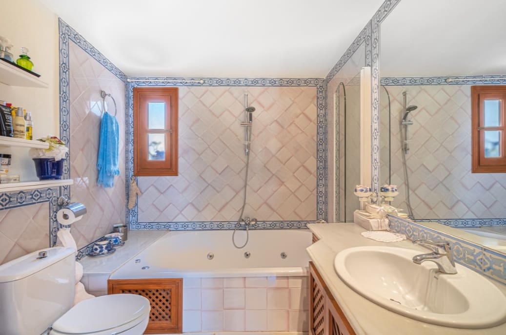 3 bedroom Townhouse for sale in Golden Mile with pool garage - € 680,000 (Ref: 9395874)