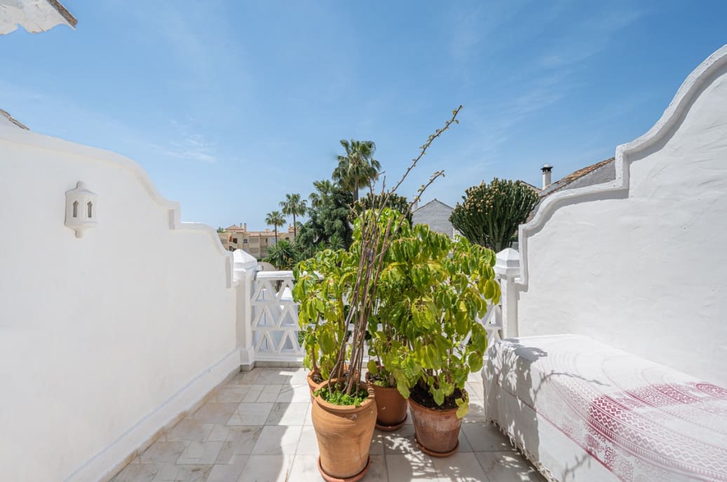 3 bedroom Townhouse for sale in Golden Mile with pool garage - € 680,000 (Ref: 9395874)