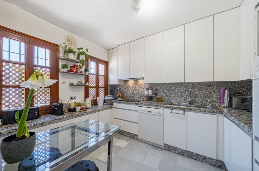 3 bedroom Townhouse for sale in Golden Mile with pool garage - € 680,000 (Ref: 9395874)