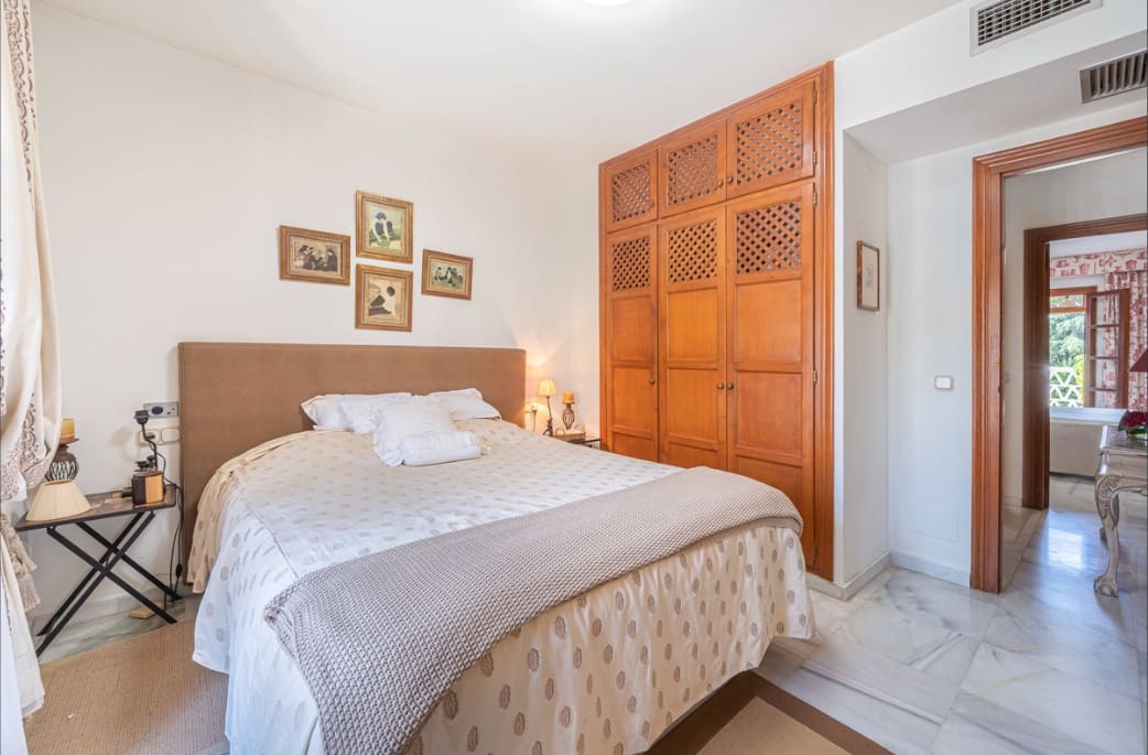 3 bedroom Townhouse for sale in Golden Mile with pool garage - € 680,000 (Ref: 9395874)