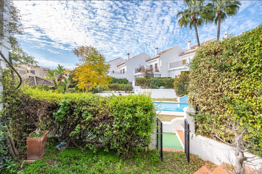 3 bedroom Townhouse for sale in Golden Mile with pool garage - € 680,000 (Ref: 9395874)