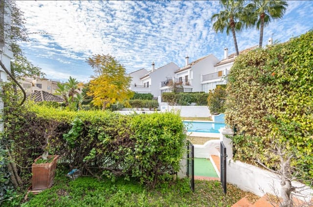 3 sovrum Hus till salu i Golden Mile, Marbella med pool garage - 680 000 € (Ref: 9395874)