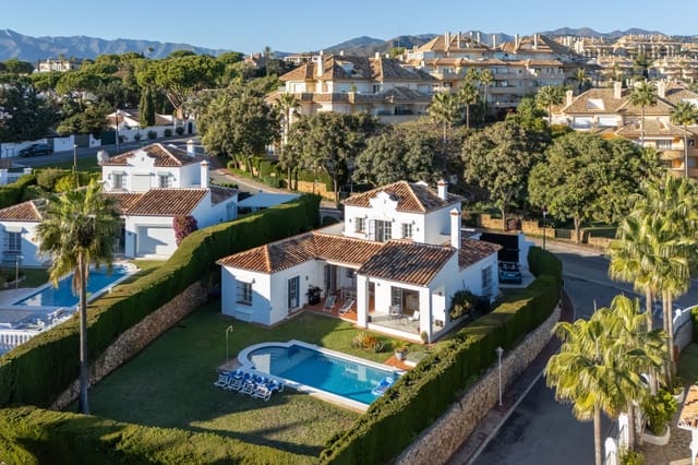 4 soverom Villa til salgs i Marbella med svømmebasseng garasje - € 1 885 000 (Ref: 9398316)