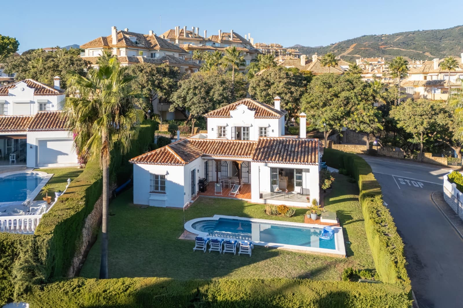 4 soverom Villa til salgs i Marbella med svømmebasseng garasje - € 1 885 000 (Ref: 9398316)