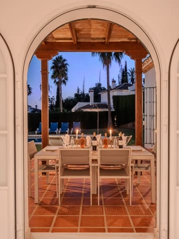 Chalet de 4 habitaciones en Marbella en venta con piscina garaje - 1.695.000 € (Ref: 9398316)