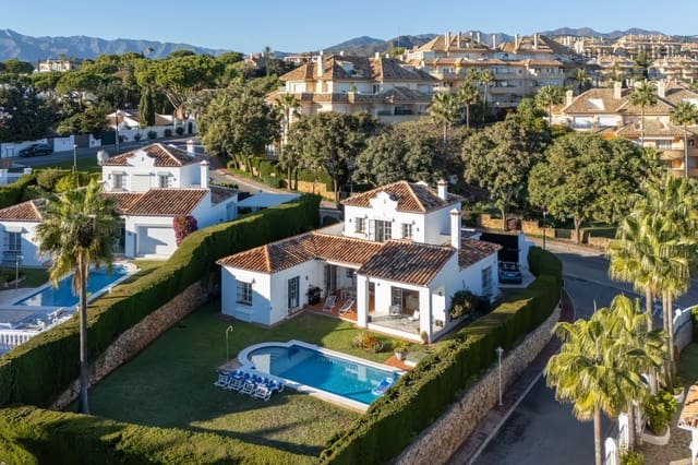 Chalet de 4 habitaciones en Marbella en venta con piscina garaje - 1.695.000 € (Ref: 9398316)