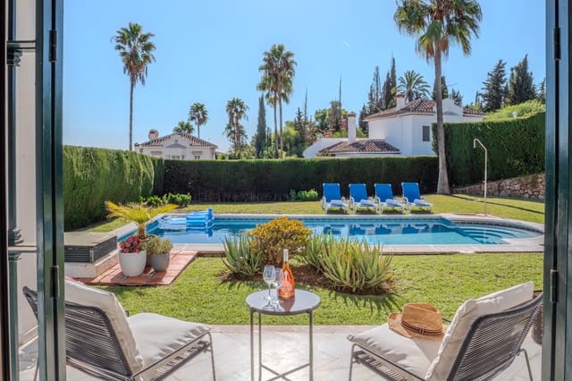Chalet de 4 habitaciones en Marbella en venta con piscina garaje - 1.695.000 € (Ref: 9398316)