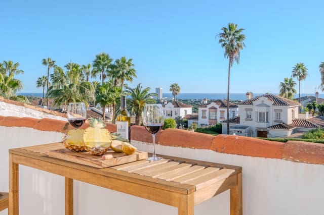 Chalet de 4 habitaciones en Marbella en venta con piscina garaje - 1.695.000 € (Ref: 9398316)
