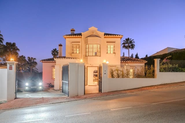 Chalet de 4 habitaciones en Marbella en venta con piscina garaje - 1.695.000 € (Ref: 9398316)