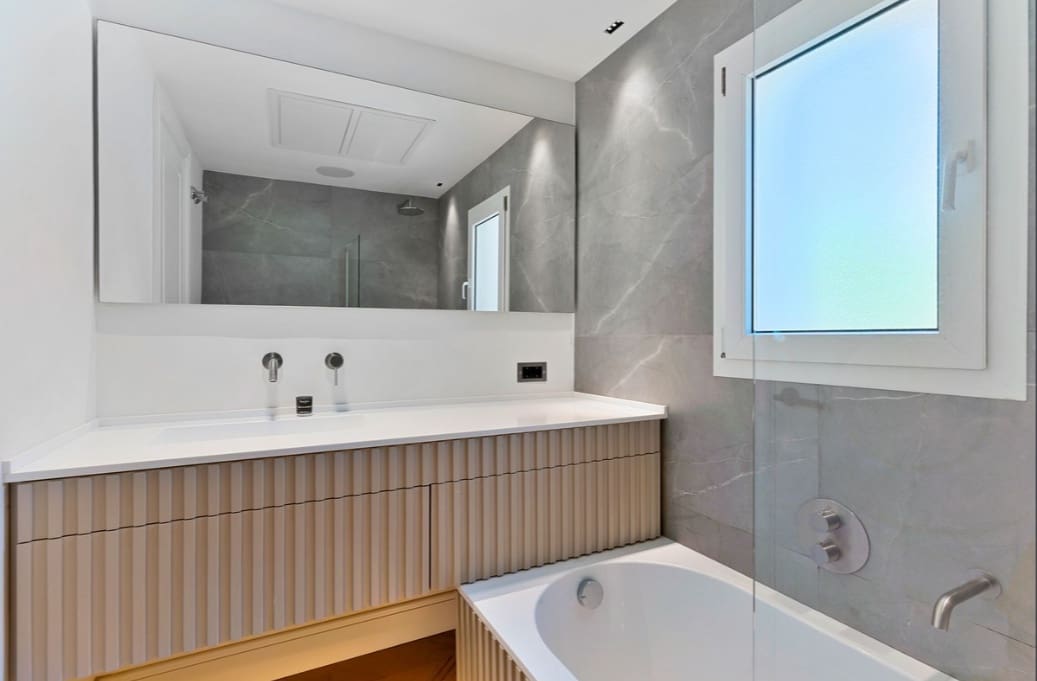 3 sovrum Semi-fristående Villa till salu i Marbella med pool garage - 1 195 000 € (Ref: 9398317)