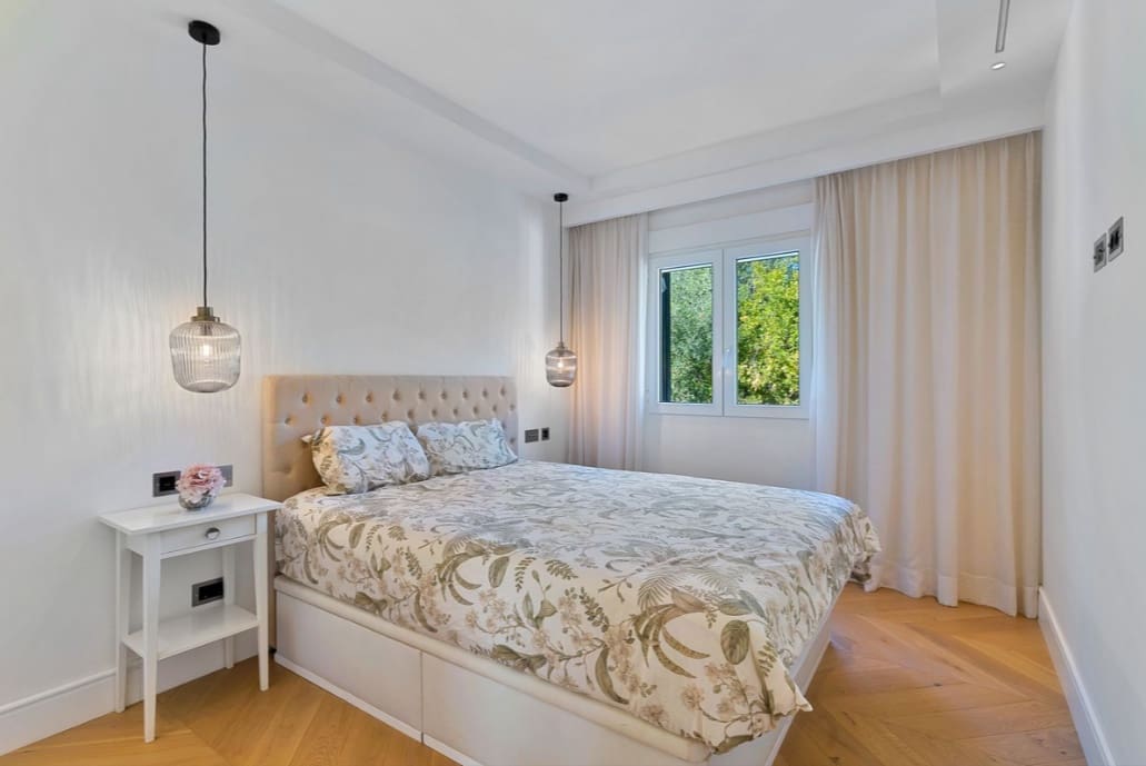 3 sovrum Semi-fristående Villa till salu i Marbella med pool garage - 1 195 000 € (Ref: 9398317)