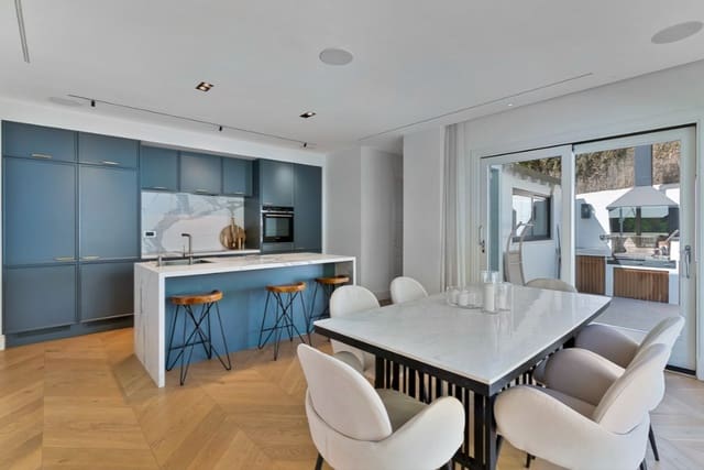 3 sovrum Semi-fristående Villa till salu i Marbella med pool garage - 1 195 000 € (Ref: 9398317)