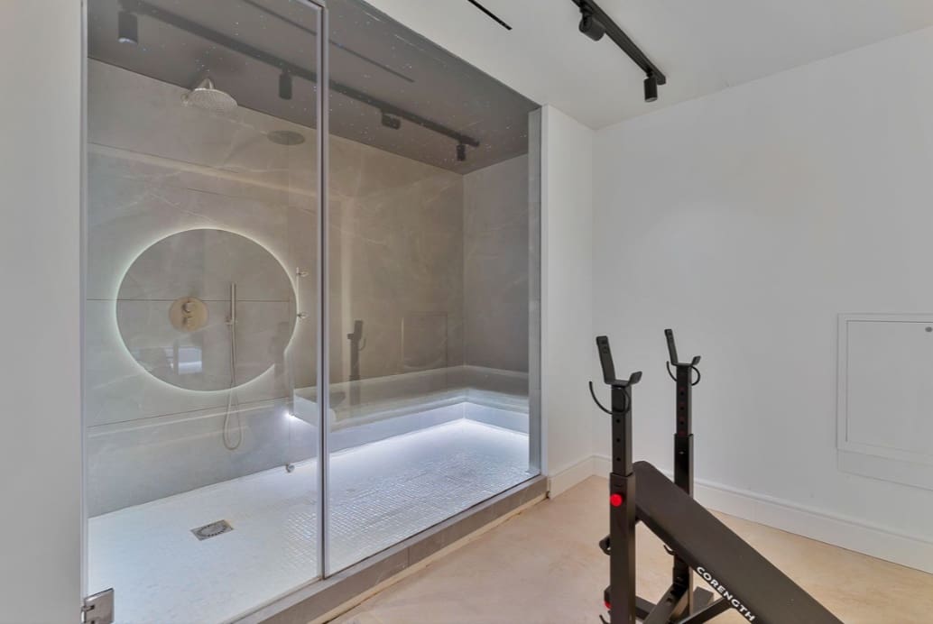 3 sovrum Semi-fristående Villa till salu i Marbella med pool garage - 1 195 000 € (Ref: 9398317)