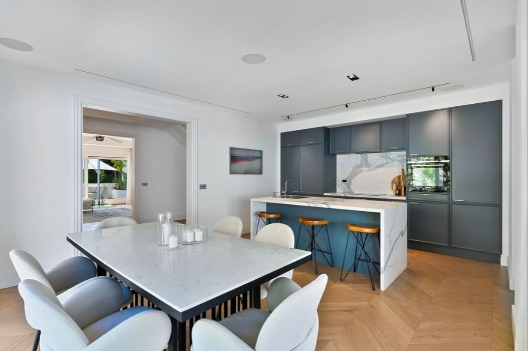 3 sovrum Semi-fristående Villa till salu i Marbella med pool garage - 1 195 000 € (Ref: 9398317)