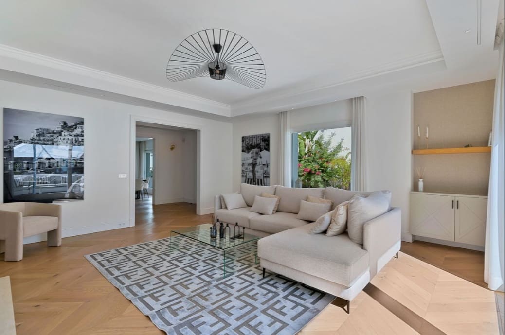 3 sovrum Semi-fristående Villa till salu i Marbella med pool garage - 1 195 000 € (Ref: 9398317)