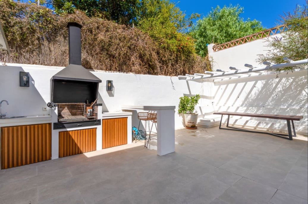 3 sovrum Semi-fristående Villa till salu i Marbella med pool garage - 1 195 000 € (Ref: 9398317)