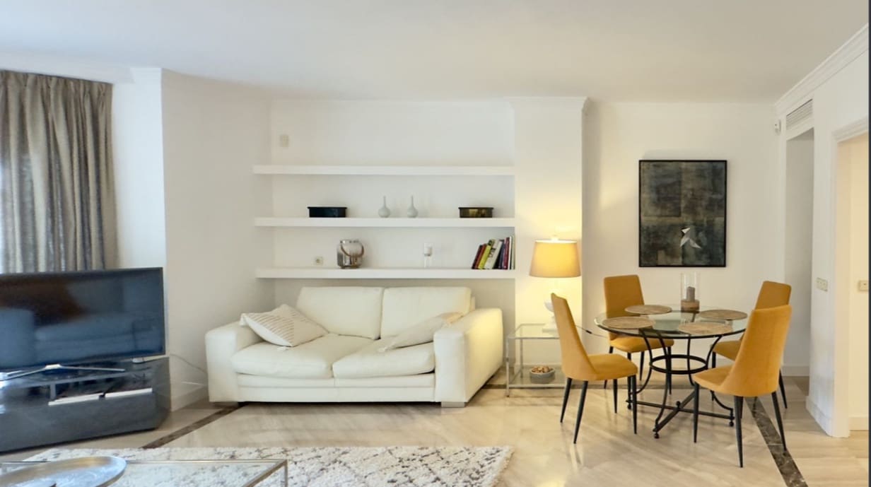 2 bedroom Apartment for sale in Marbella with pool garage - € 720,000 (Ref: 9398318)