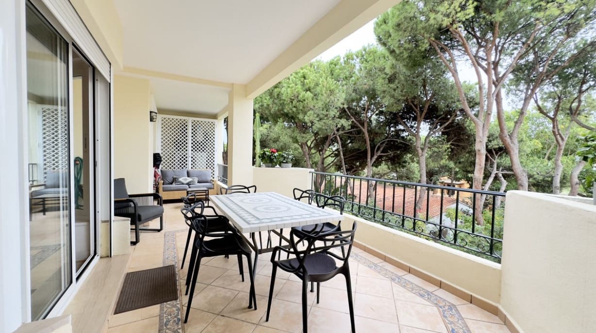 2 bedroom Apartment for sale in Marbella with pool garage - € 720,000 (Ref: 9398318)