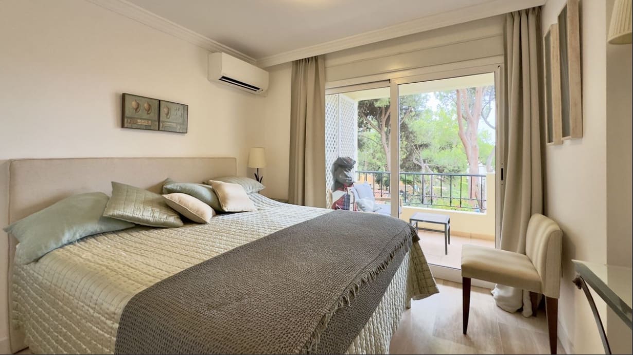 2 bedroom Apartment for sale in Marbella with pool garage - € 720,000 (Ref: 9398318)