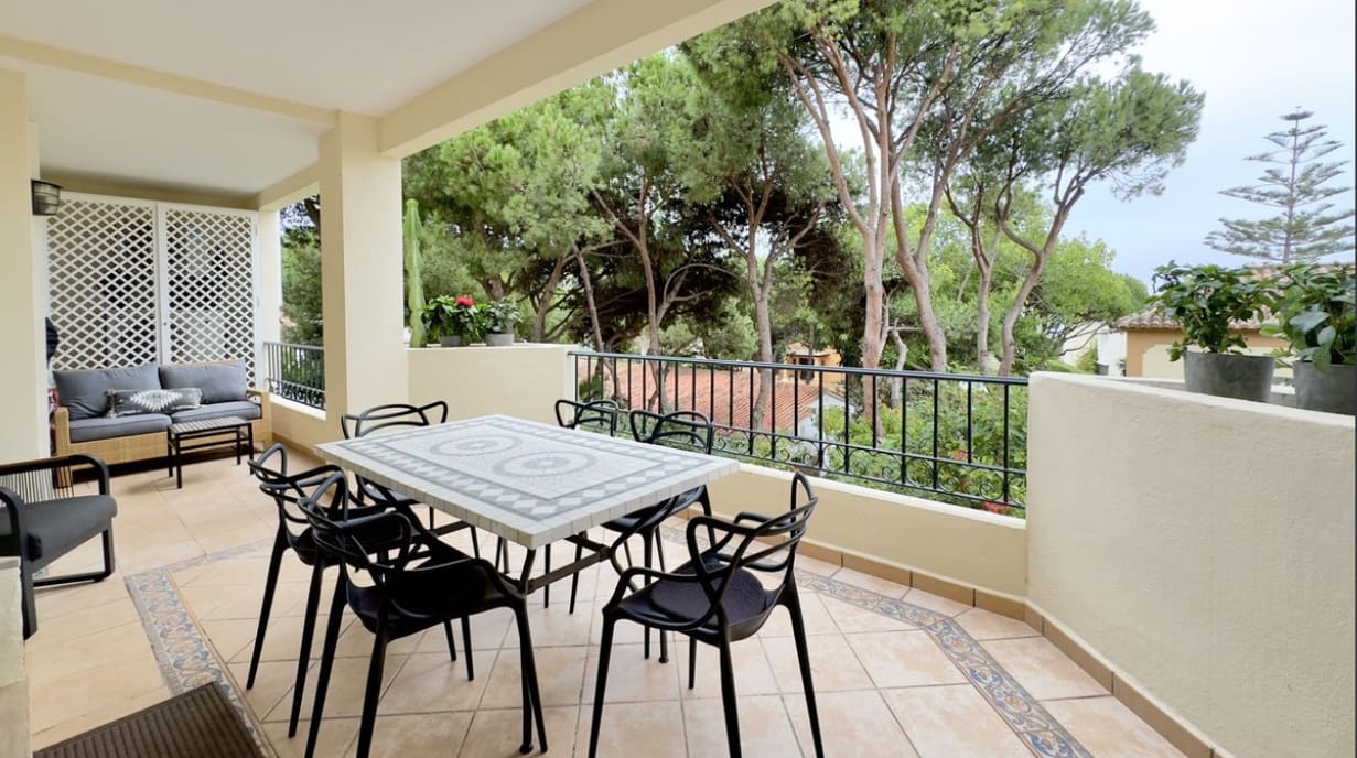 2 bedroom Apartment for sale in Marbella with pool garage - € 720,000 (Ref: 9398318)