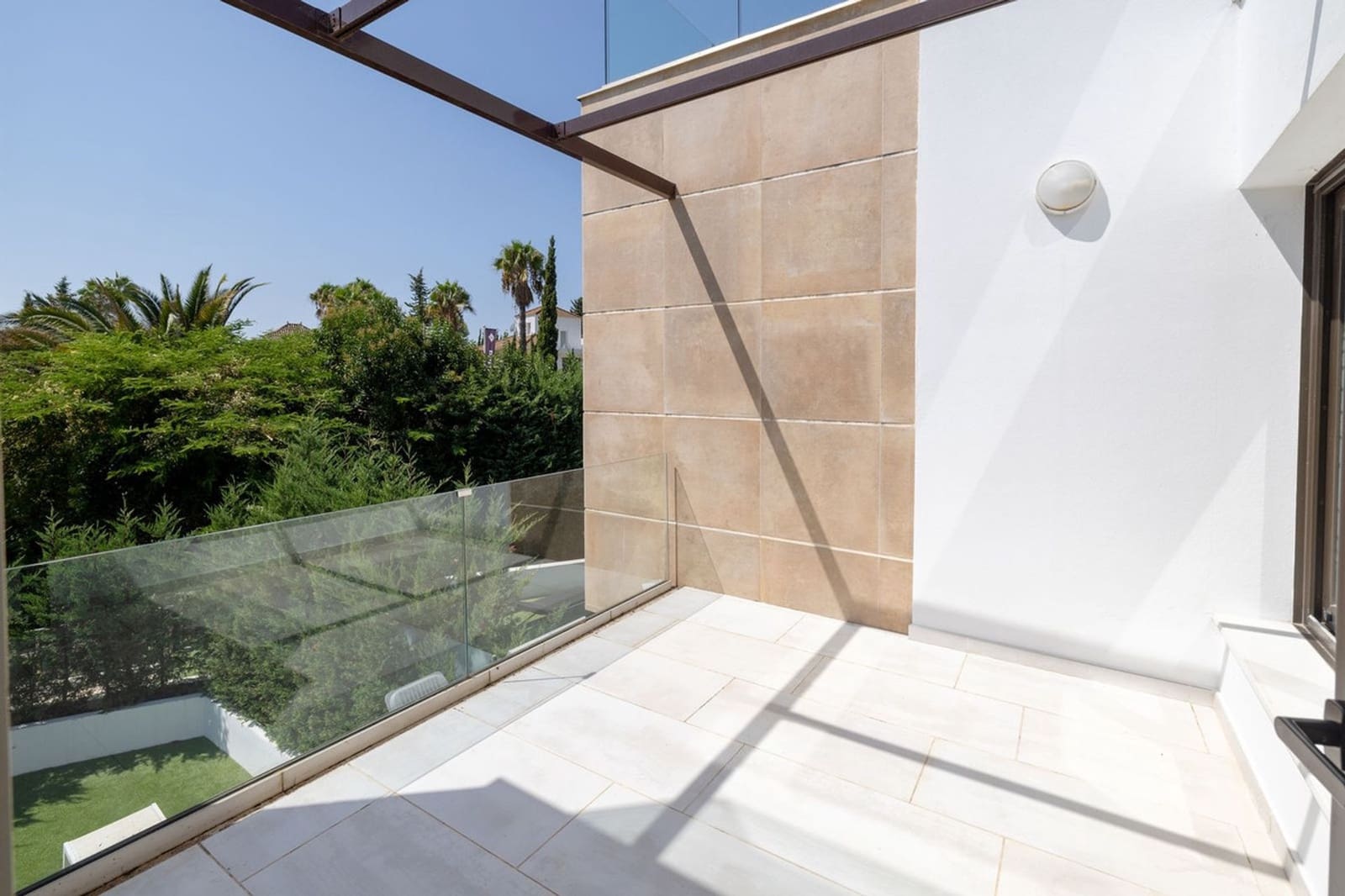 3 slaapkamer Huis te koop in Nueva Andalucia met zwembad garage - € 1.050.000 (Ref: 9398319)