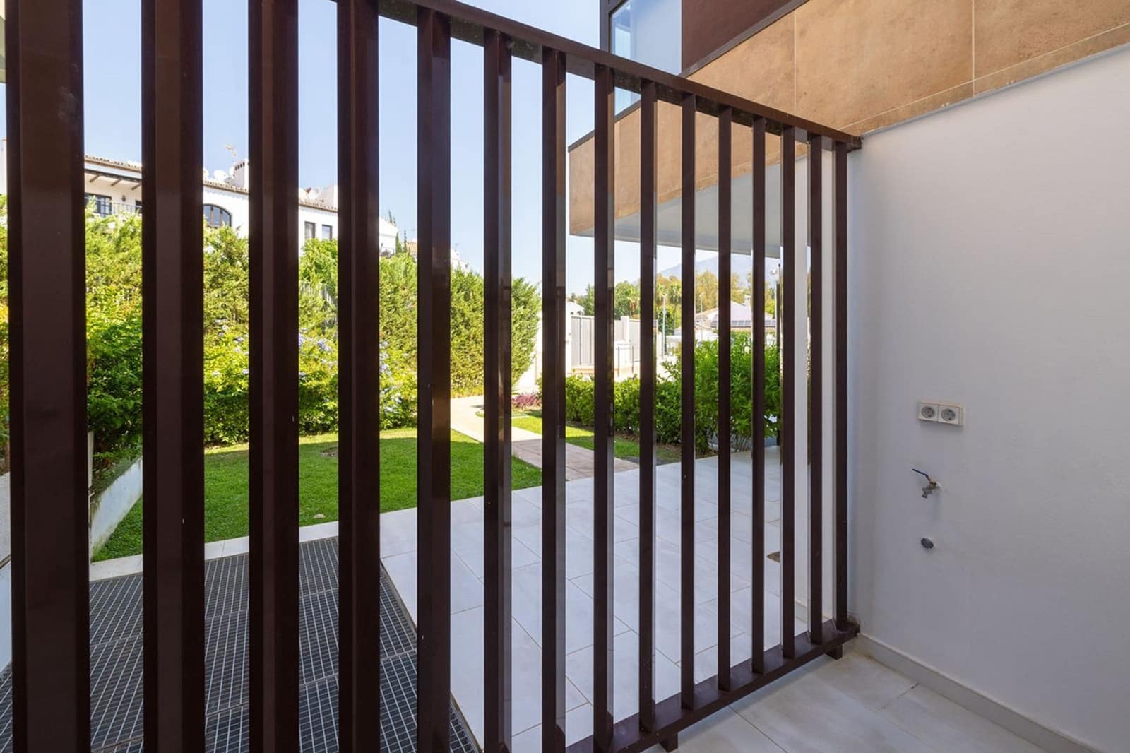 3 slaapkamer Huis te koop in Nueva Andalucia met zwembad garage - € 1.050.000 (Ref: 9398319)