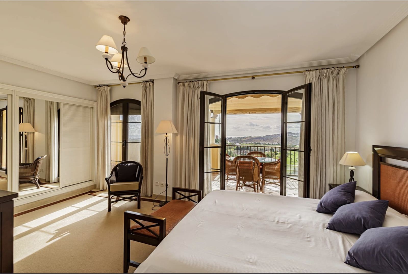 3 bedroom Penthouse for sale in Benahavis with pool garage - € 995,000 (Ref: 9398320)