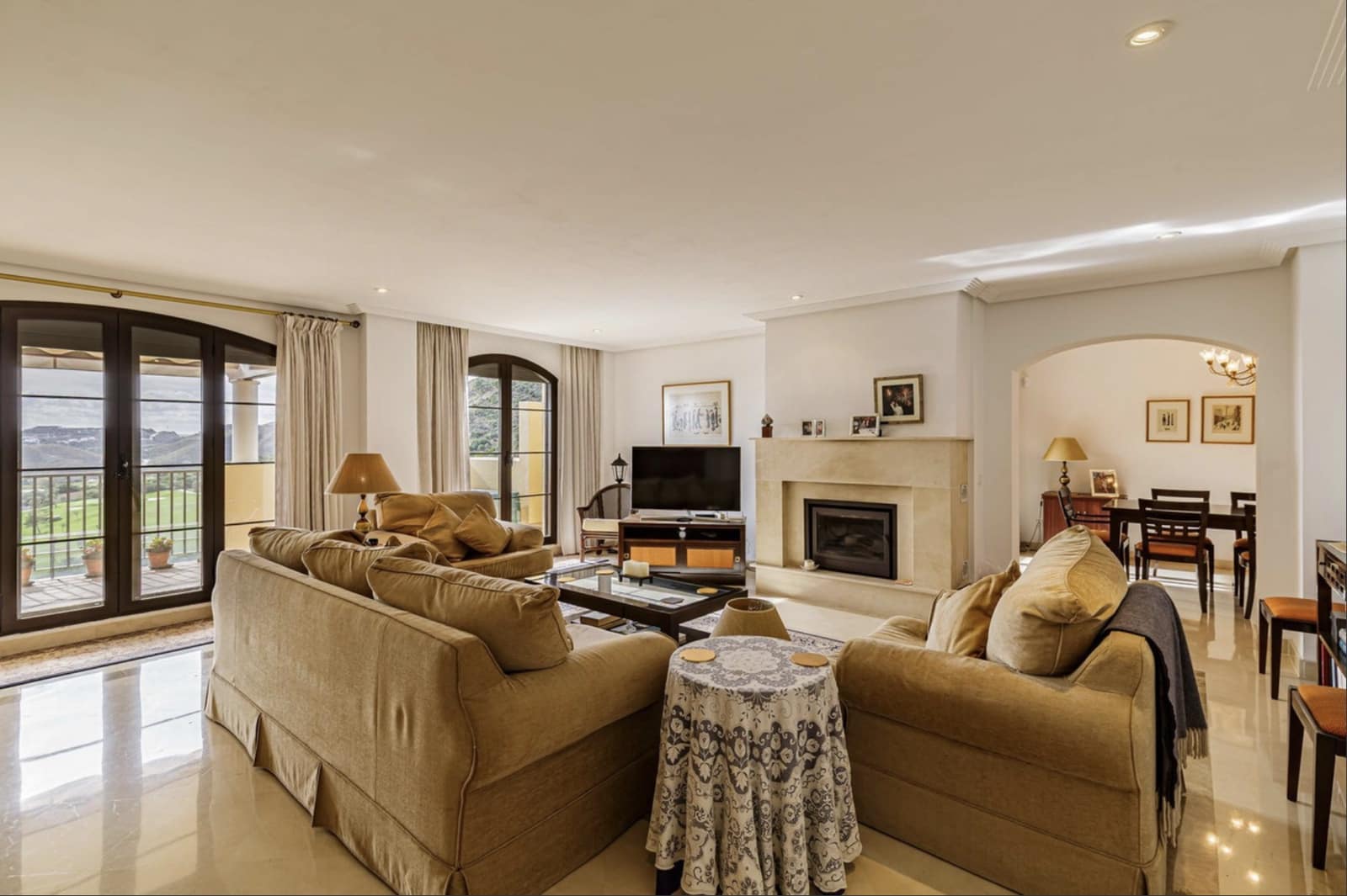 3 bedroom Penthouse for sale in Benahavis with pool garage - € 995,000 (Ref: 9398320)