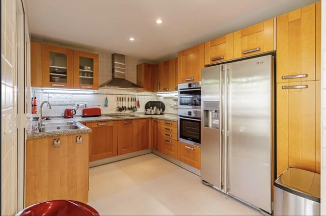 3 soverom Penthouse til salgs i Benahavís med svømmebasseng garasje - € 995 000 (Ref: 9398320)