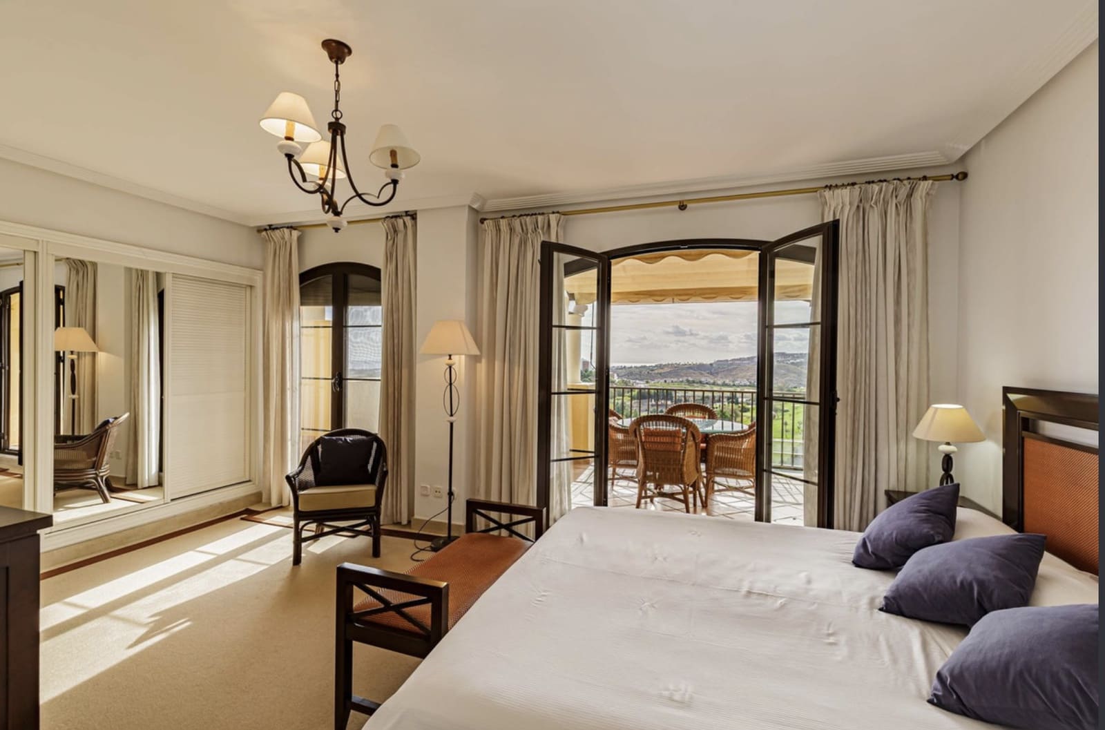 3 bedroom Penthouse for sale in Benahavis with pool garage - € 995,000 (Ref: 9398320)