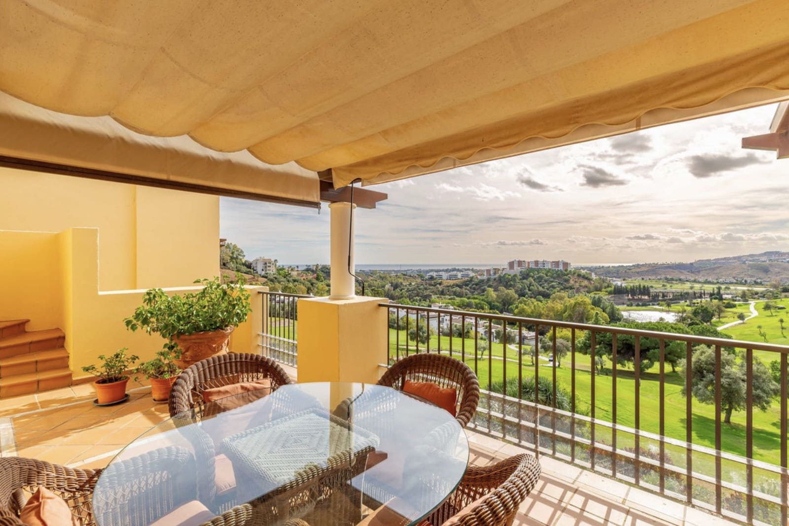 3 bedroom Penthouse for sale in Benahavis with pool garage - € 995,000 (Ref: 9398320)