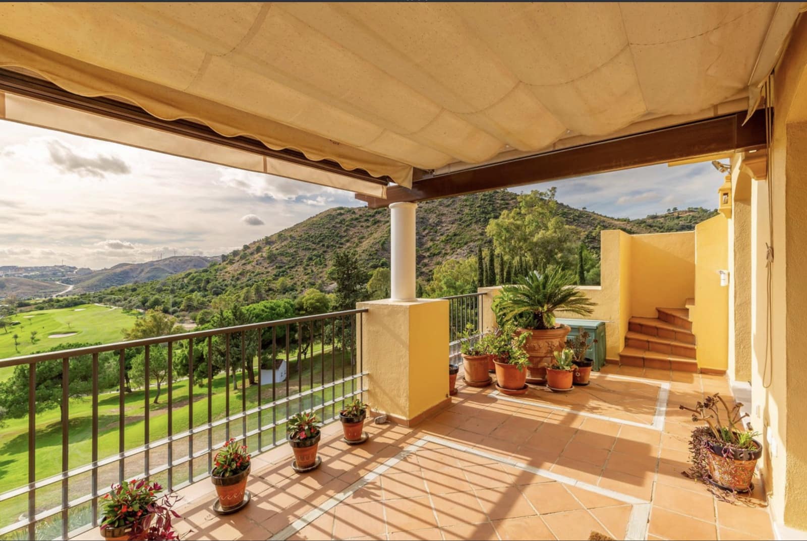 3 bedroom Penthouse for sale in Benahavis with pool garage - € 995,000 (Ref: 9398320)