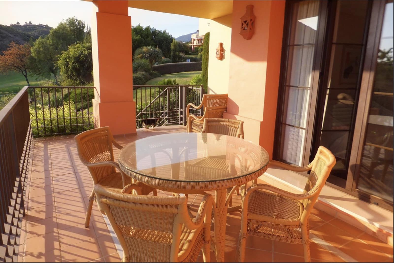 3 bedroom Penthouse for sale in Benahavis with pool garage - € 995,000 (Ref: 9398320)